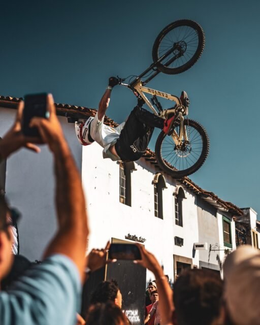 Backflips over crowds of people, through the streets of #puertovallarta